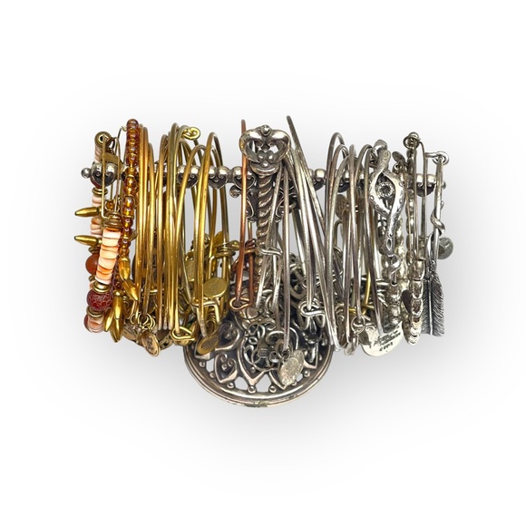 Alex and Ani ❤︎︎ Because I Love You Mom Expandable Bangle Bracelet ❤︎︎ Gold ❤︎︎ - Picture 10 of 16